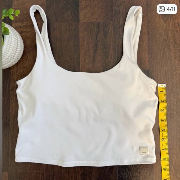 Vuori Daily Crop Tank White - Medium - Picture 4 of 6